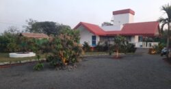 Bungalow with pool in Alibaug