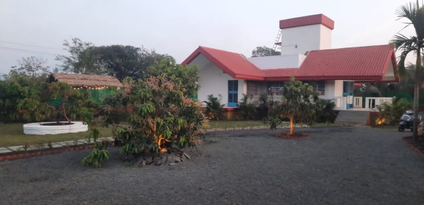 Bungalow with pool in Alibaug