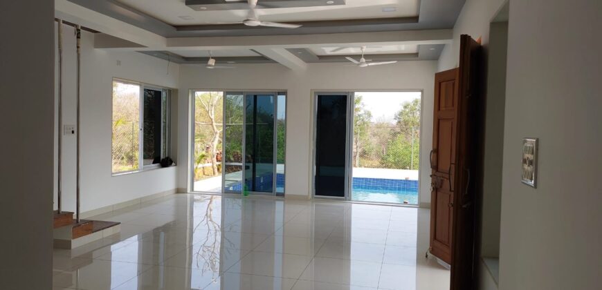 Bungalow With Pool In Awas Alibag