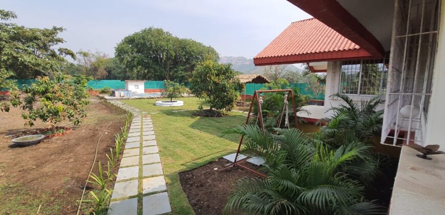 Bungalow with pool in Alibaug