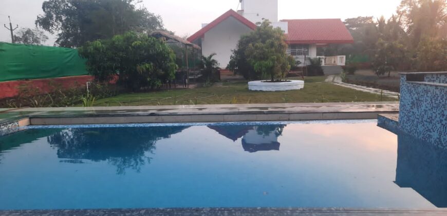 Bungalow with pool in Alibaug