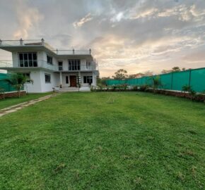 Bungalow With Pool In Awas Alibag