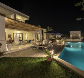 Spectacular villa In Alibaug