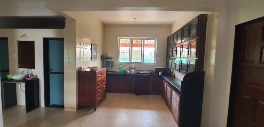 Bungalow with pool in Alibaug