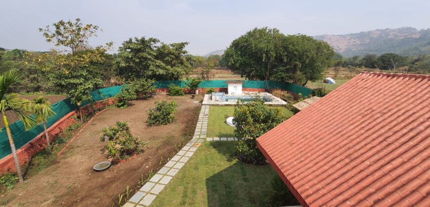 Bungalow with pool in Alibaug